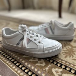 Vintage Tommy Hilfiger White Leather Sneakers