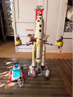 Rocket ship mars mission play mobile. With batteries.