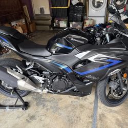 2025 Kawasaki Ninja 500 - 421 Miles - Like New - Save Dealer Fees