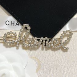 Chanel Logo Diamond Hair Clips CC Gold Hairpins Barrettes Pearl Hair Clamp  for Sale in Wappingers Fl, NY - OfferUp