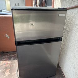 Igloo Mini Refrigerator & Freezer 