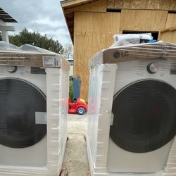 New LG Washer Dryer Set TurboWash 4000 White Front Load ELECTRIC – Full Install Kit Included
