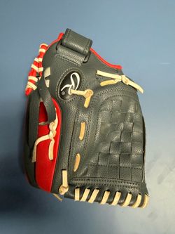 The Rawlings Players Series PL115G 11.5" Basket Web Leather Glove is designed for all positions in baseball and softball. Featuring a slip-on closure 