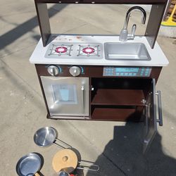 Expensive kids Kraft  240 kitchen  like New