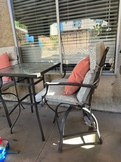 Sillas y mesa de patio