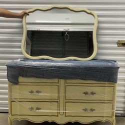 Rare Vintage Dixie Twin 1970’s bedroom set; original owners. 