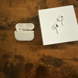 AirPods Case & 1 Earbud (Lighting)