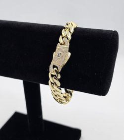 Luxury Gold Cuban Bracelet /  Pulsera Cubana Dorada de Lujo