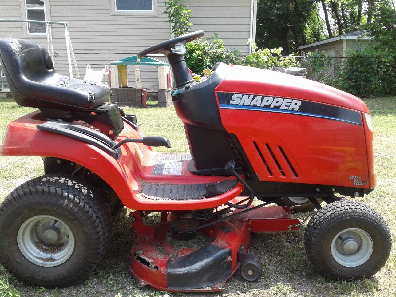 18.5 HP Snapper riding lawnmower