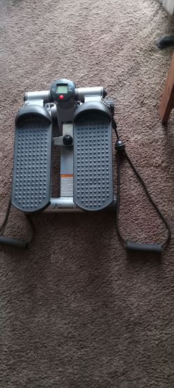 Stepper with resistant bands. Plus speedometer 220 Pounds capacity