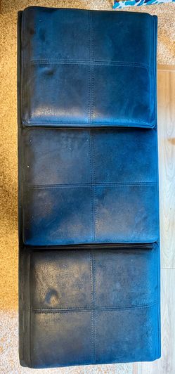 Storage ottoman/coffee table
