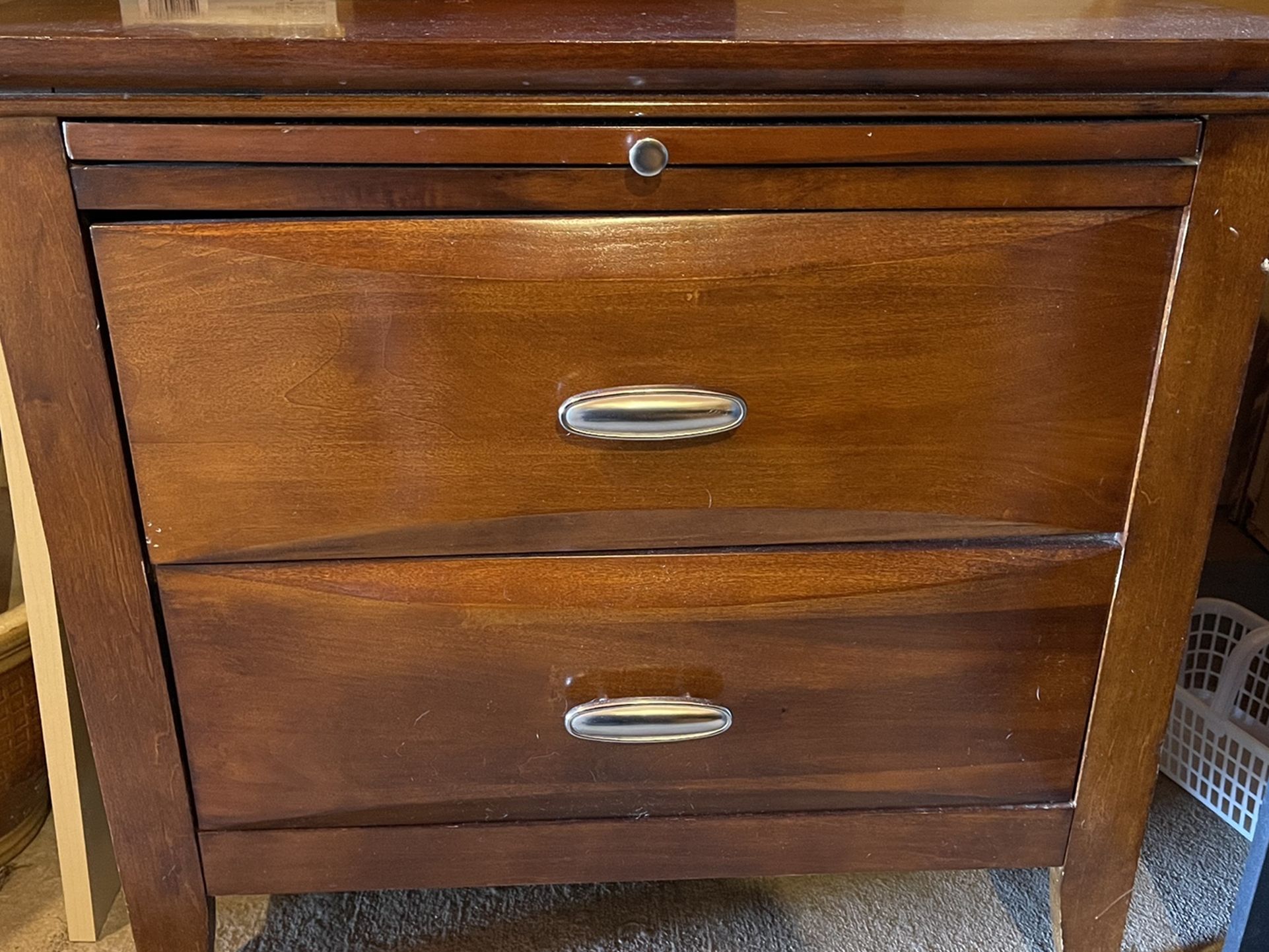 Set Of Two Matching Night Stands!!! Good Condition!