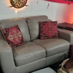 $200 Sofa And Loveseat Beautiful Condition 