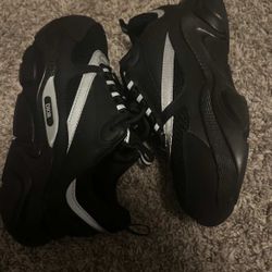  These Diors Dont Fit Me