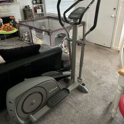 C40 Tunturi Elliptical Machine 