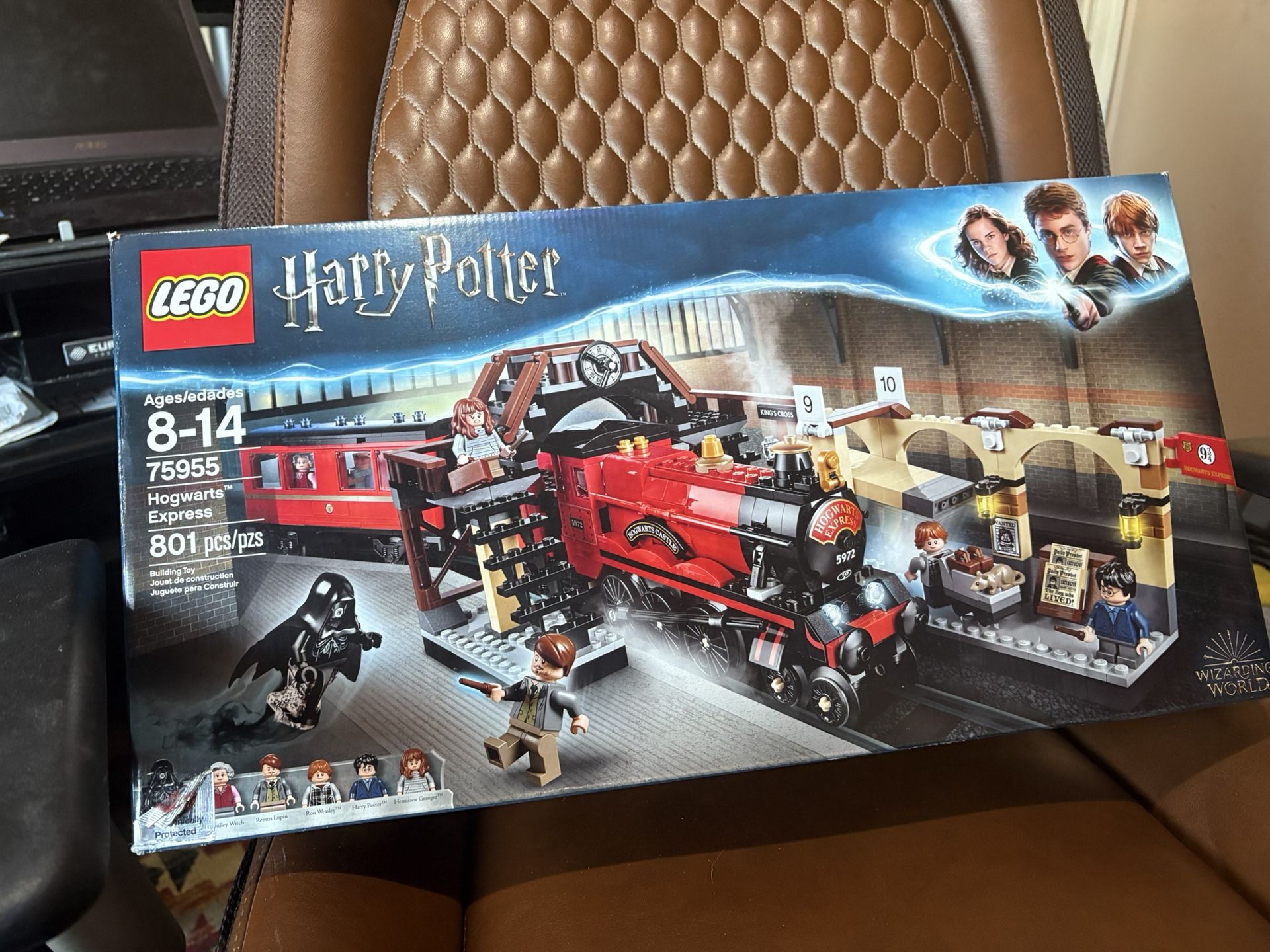 LEGO HARRY POTTER - HOGWARTS EXPRESS TRAIN