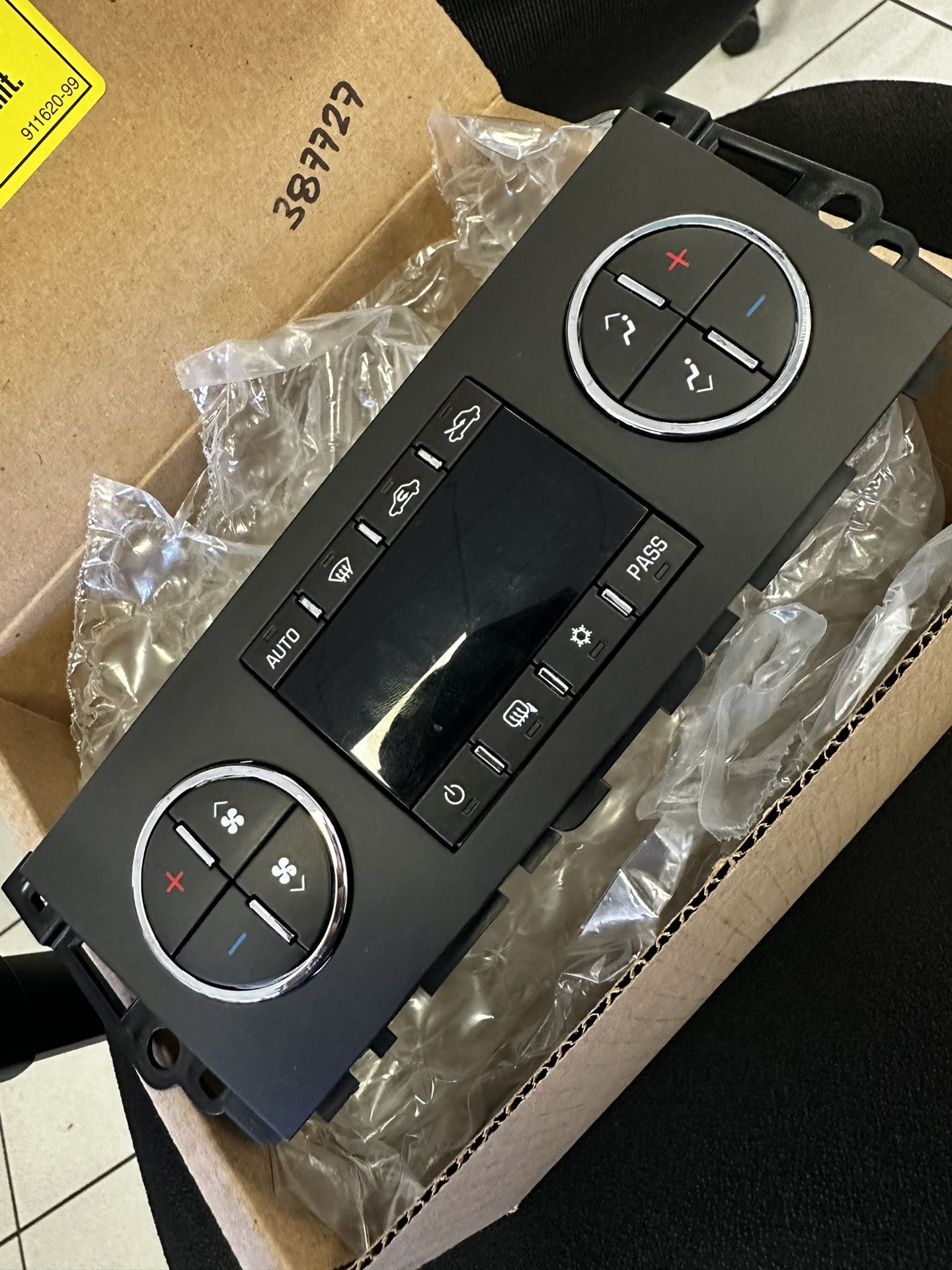 2007-11 Part For CHEVY/GMC - AC Control Assembly