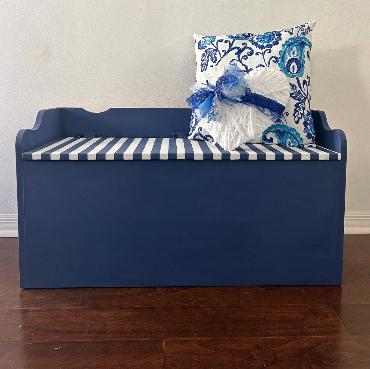 Fabulous Blue And White Striped Bench… 35x14x29