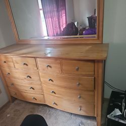 Dresser With Mirror And 2 Nightstands!!