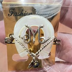 Vintage Gold Tone Brooch pin vintage !