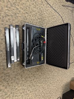 Kino Flo Diva-Lite 401 Kit (Fluorescent Light + Travel Case + 4 Spare 55W Lamps)