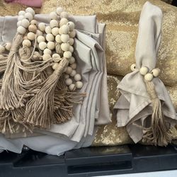 Cloth Napkins And Rings 