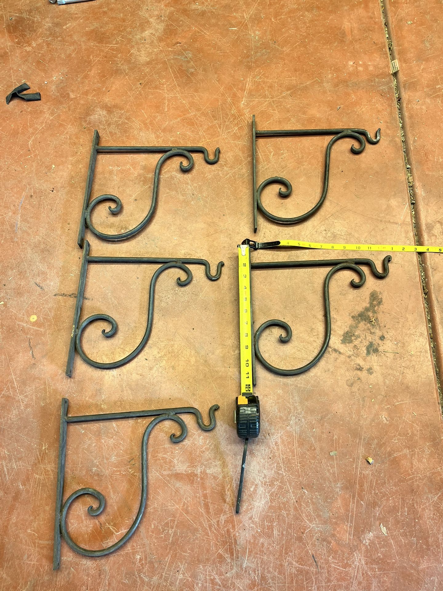 Wall mount plant hanger