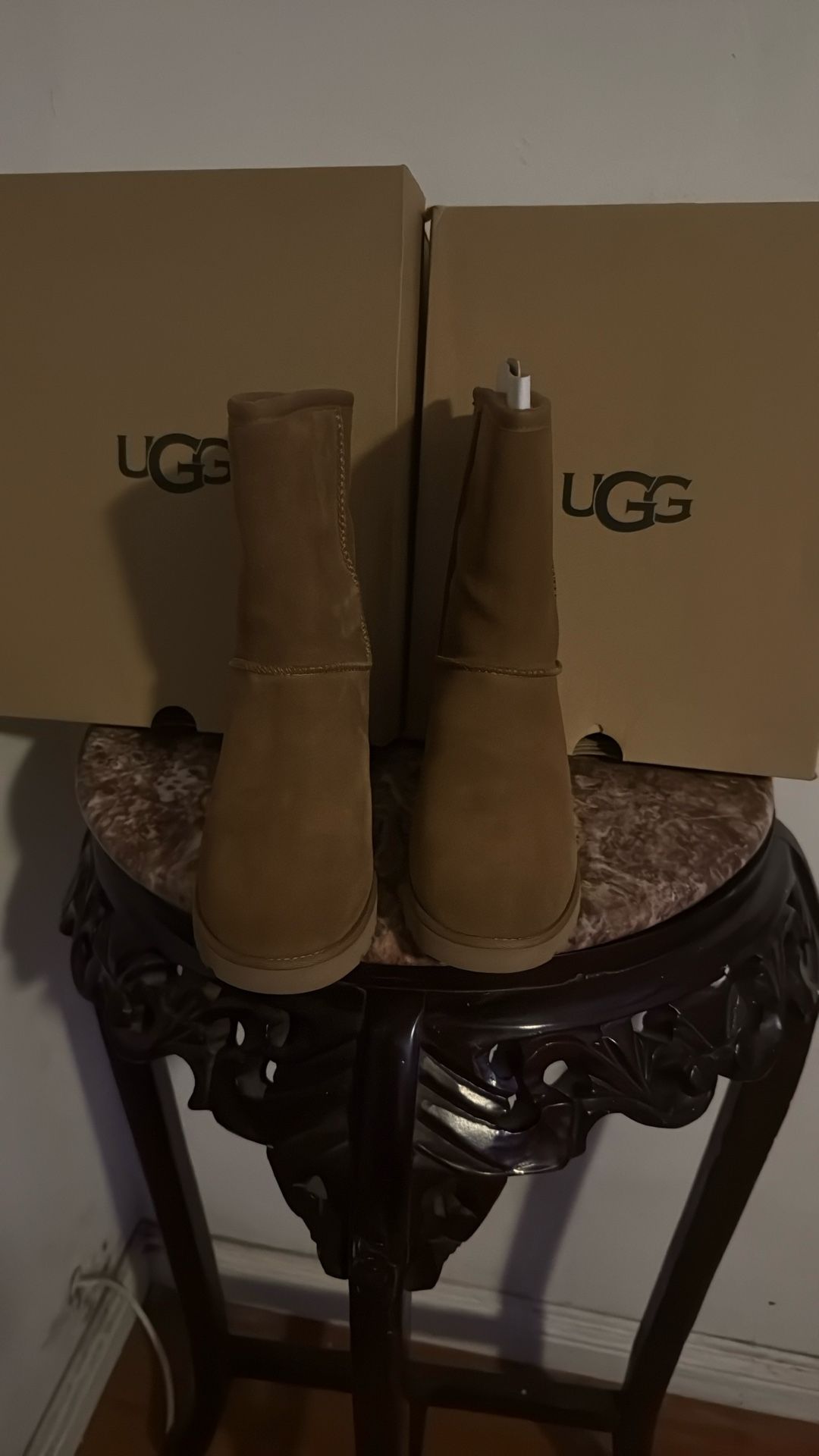UGG. Botas. Size #. 5. Nuevas.