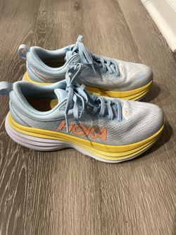 Women’s Size 7 HOKA Bondi 8