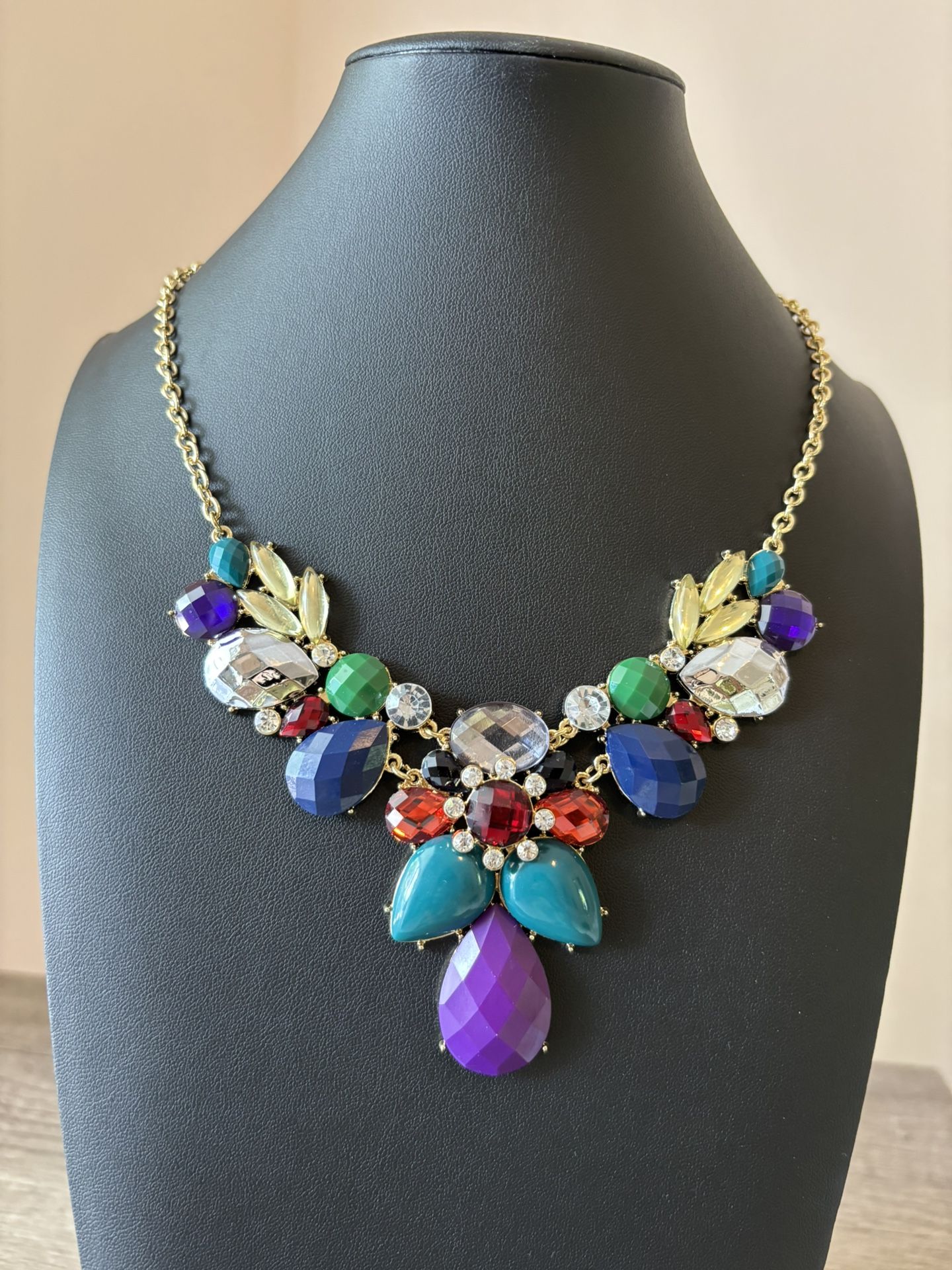 Bold Multicolor Statement Necklace – Brand New