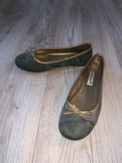 Camo ballet flats size 6