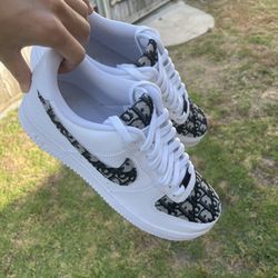 Costumed Air Force 1  