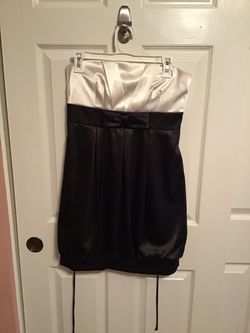 Black and White Sleeveless Cocktail Dress