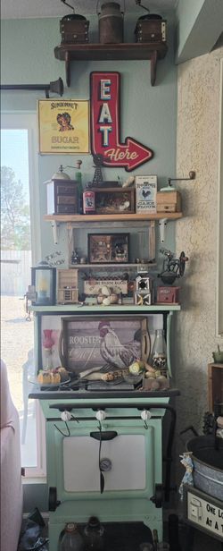 COLLECTIBLE STOVE WITH ALL ITEMS