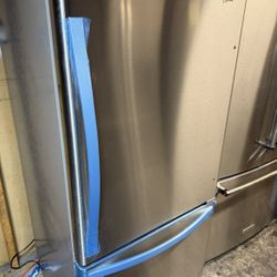 New Bottom Freezer whirlpool Fridge 