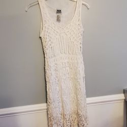 Elegant white lace dress with sequence size L