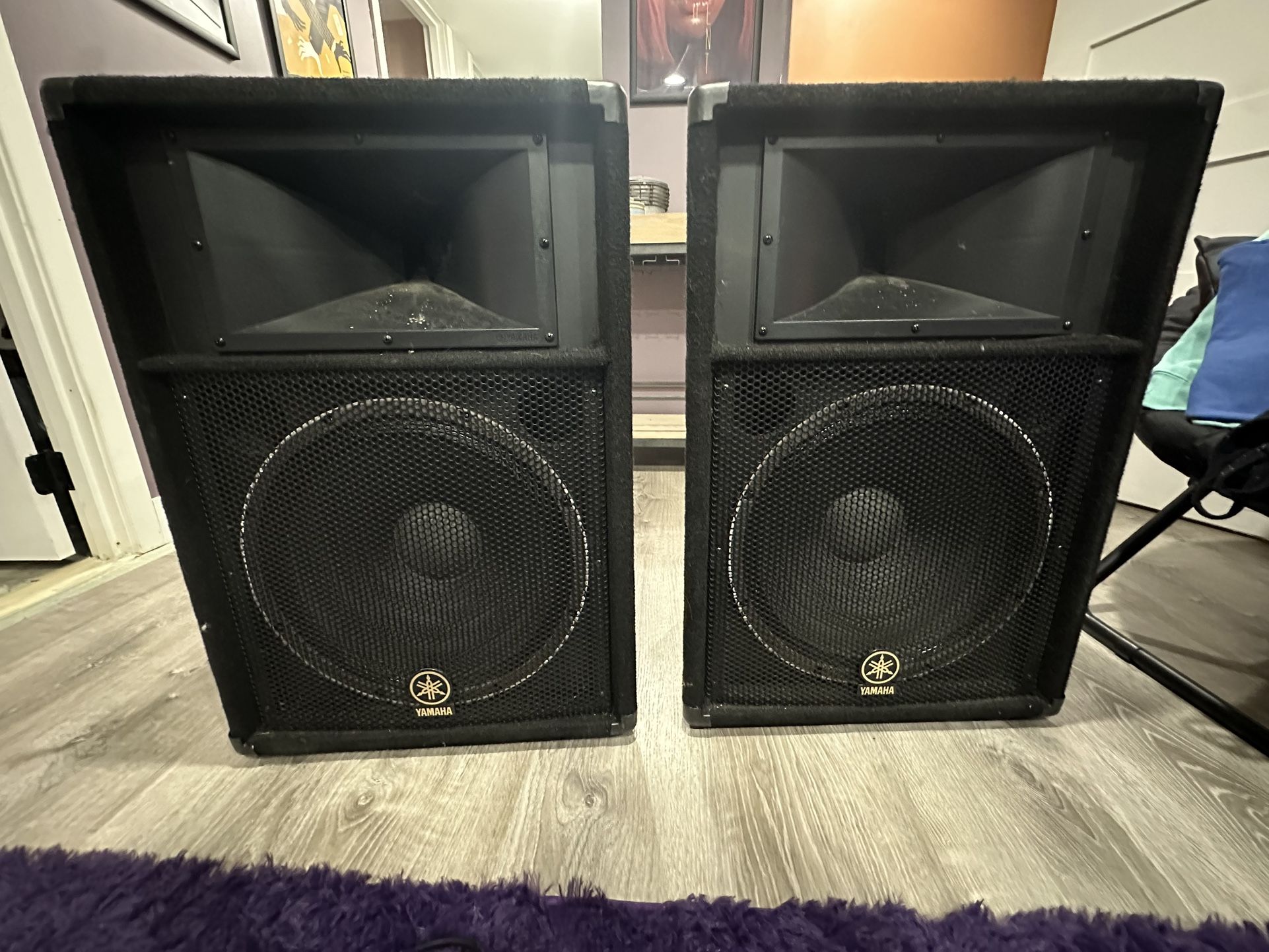 Yamaha 24 Channel Mixer + 15” Carpeted 2-Way Speakers