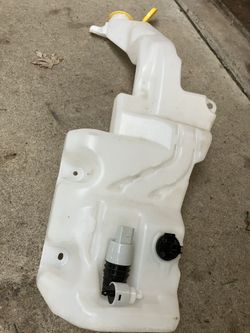Windshield washer fluid reservoir for 2014-2018 Jeep Cherokee models
