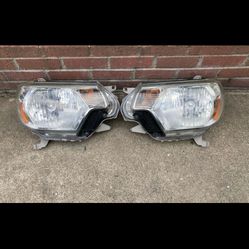 Tacoma 2013 Head Lights 