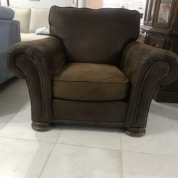 Cozy Brown Suede armchair In Great Condition FREE Local Delivery 🚚 