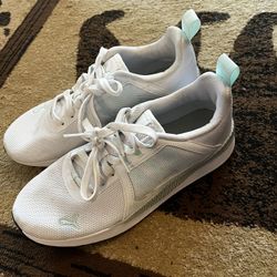 Women’s Puma Size 9