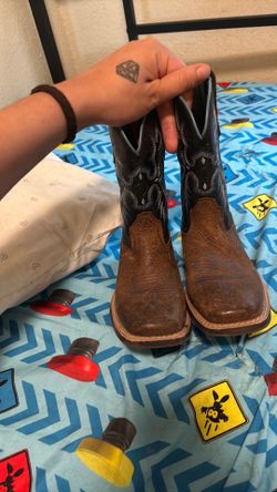 Kids ARIAT boots 11.5