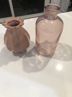 2 Vases