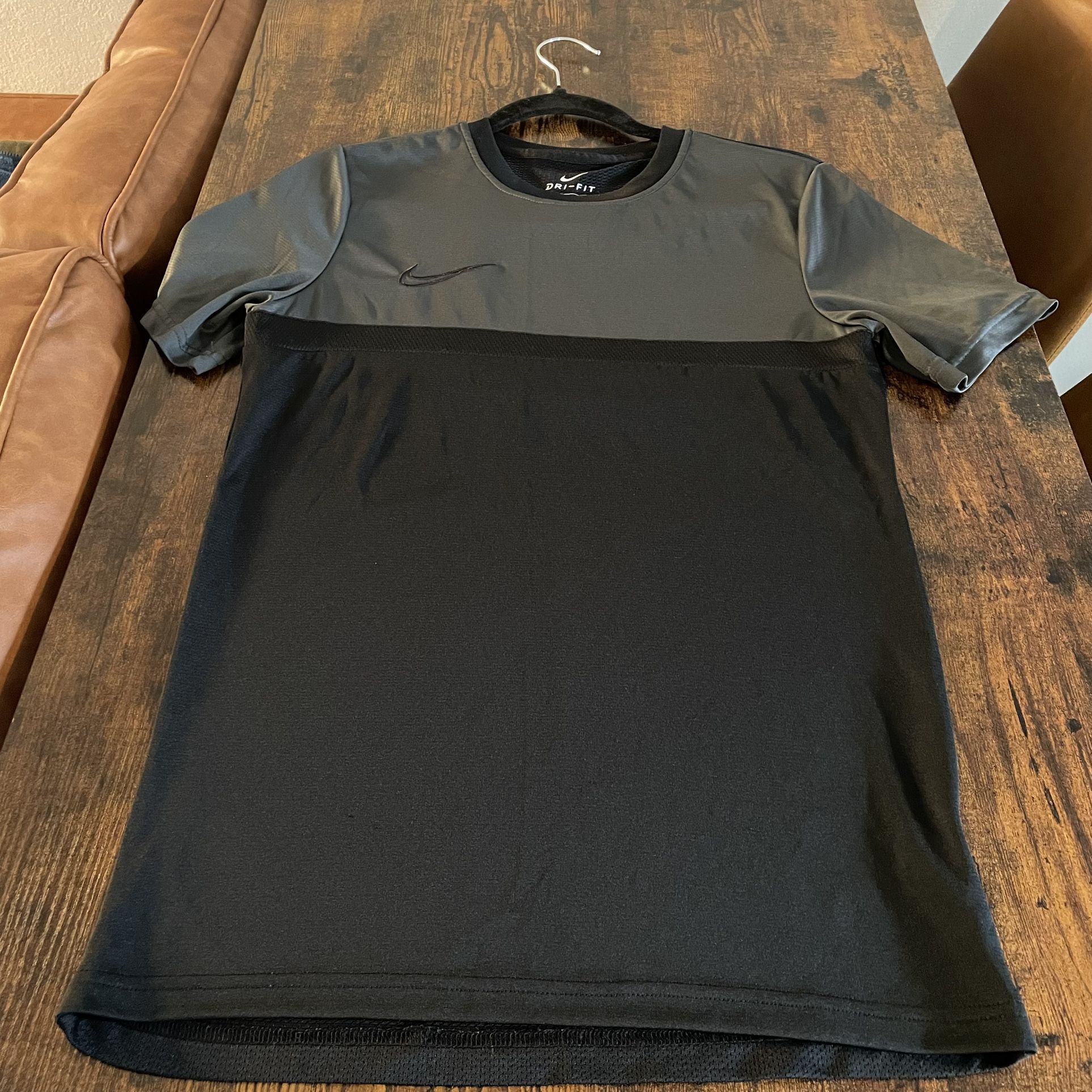 Nike black/grey active shirt