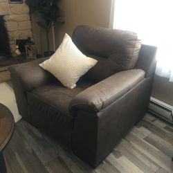 Oversized Chair Brown