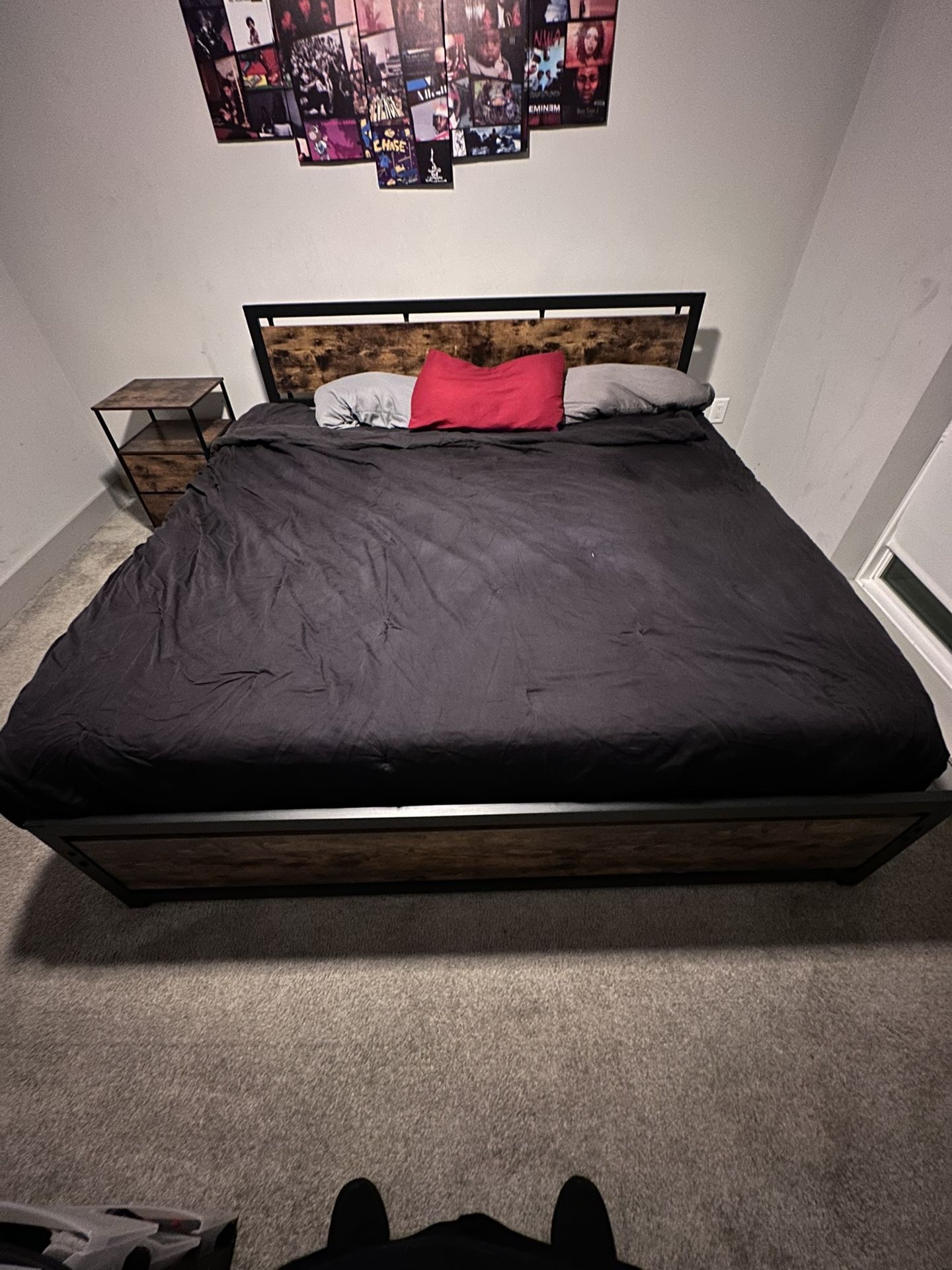 King size bed frame/mattress