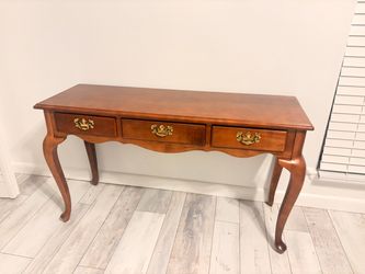 Queen Anne Style Entryway Table