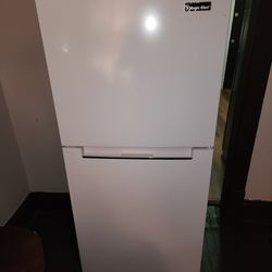 
Magic Chef

apartment size refrigerator 

