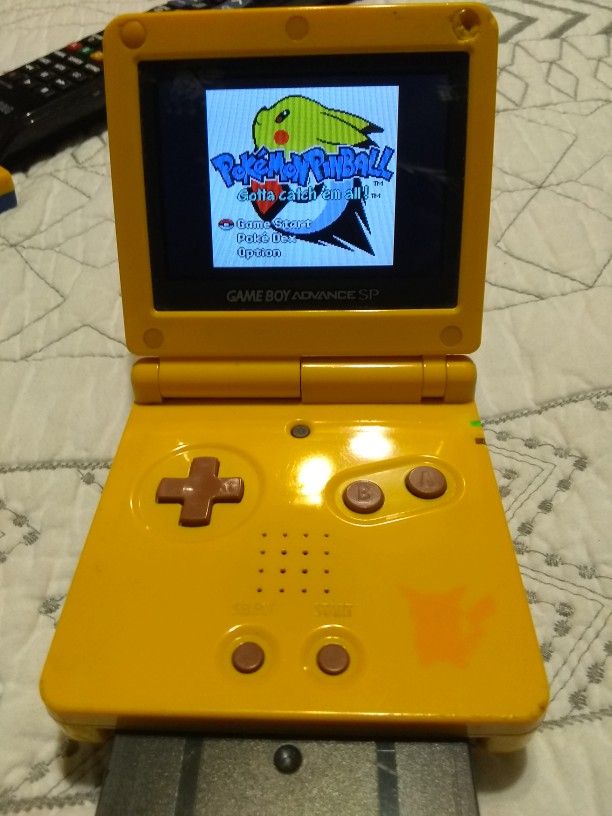 Gameboy SP Pikachu Edition Ags101