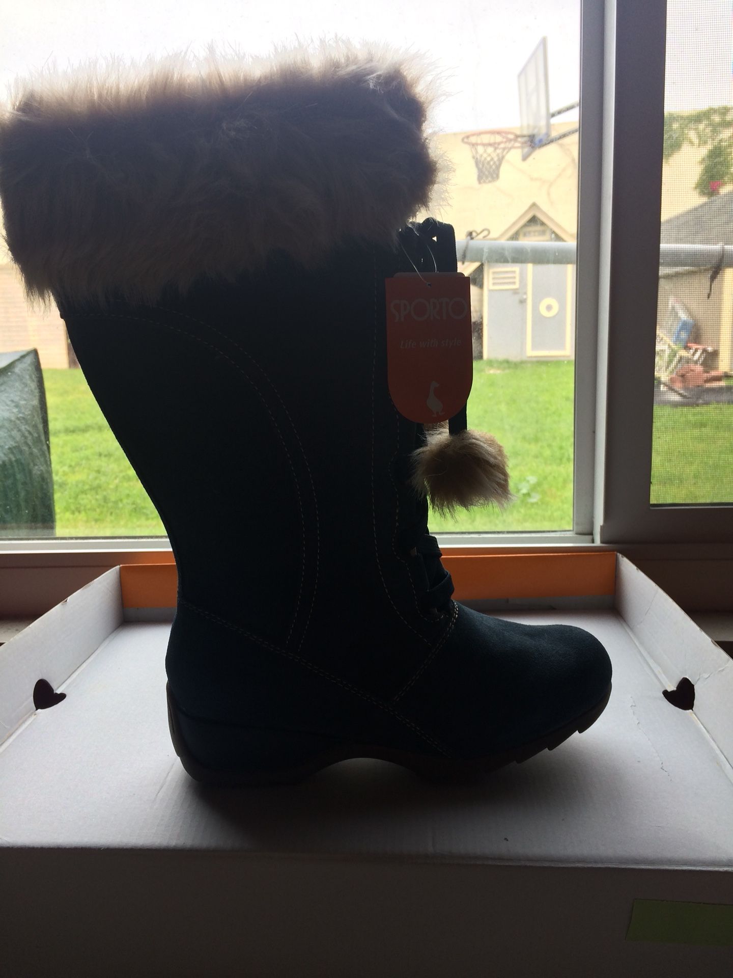Brand new Sporto thermal boots size 7